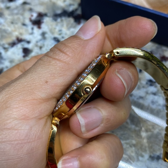 Mk Mike Woman Watch, goldtone plate,Links can not be removed , crystal - Picture 13 of 13